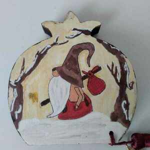 Ξυλινο χριστουγεννιατικο ροδι με ζωγραφισμενο στο χερι Αγιο Βασιλη - ξύλο, νονά, ρόδι, άγιος βασίλης, γούρια - 2