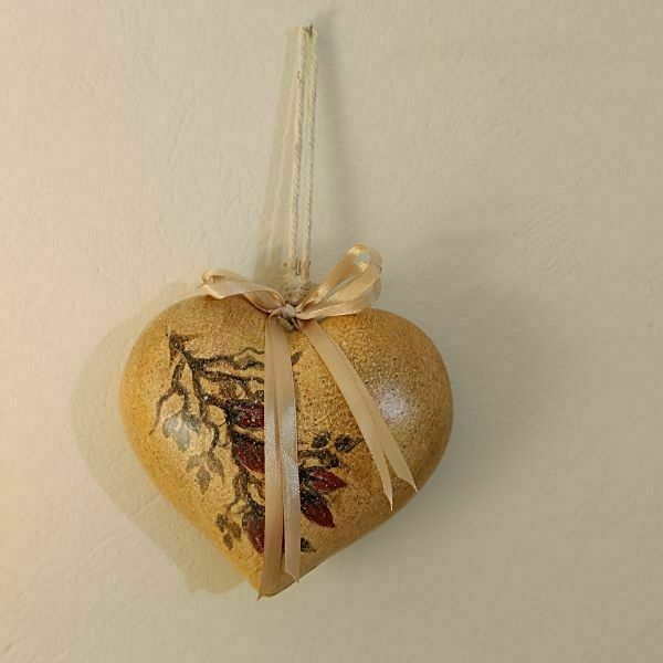 Χειροποίητες διακοσμητικές ξύλινες καρδούλες ζωγραφισμένες στο χέρι με πατίνα και τριαντάφυλλα - καρδιά, τριαντάφυλλο, διακοσμητικά, κρεμαστό διακοσμητικό - 2