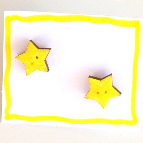 Ξύλινα σκουλαρίκια "Αστέρι" σε κίτρινο χρώμα - ξύλο, αστέρι, καρφωτά, μικρά, χριστουγεννιάτικα δώρα - 3