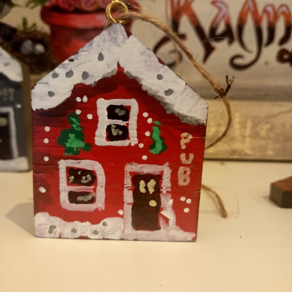 Χιονισμένο χριστουγεννιάτικο σπιτάκι PUB από ξύλο πεύκου ζωγραφισμένο στο χερι - ξύλο, vintage, σπίτι, στολίδια - 4