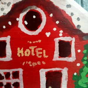 Χιονισμένο σπιτάκι HOTEL ζωγραφισμένο στο χέρι από ξύλο πεύκου - ξύλο, vintage, σπίτι, στολίδια, προσωποποιημένα - 2