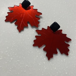 Σκουλαρίκια από plexiglass με κόκκινα πλατανόφυλλα - plexi glass, boho, μεγάλα - 3