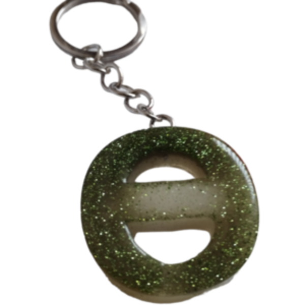 Μπρελόκ Μονόγραμμα -Θ- από υγρό γυαλί σε πράσινο και λευκό χρώμα με glitter - ρητίνη, αξεσουάρ, προσωποποιημένα, πρακτικό δωρο, μπρελοκ κλειδιών