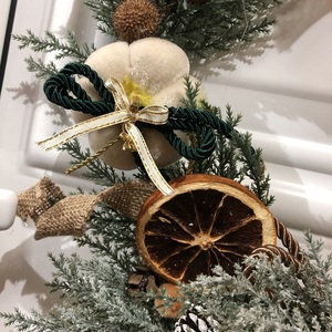 Χειροποίητο Χριστουγεννιάτικο στεφάνι πόρτας - κορδέλα, ξύλο, κουκουνάρι - 3