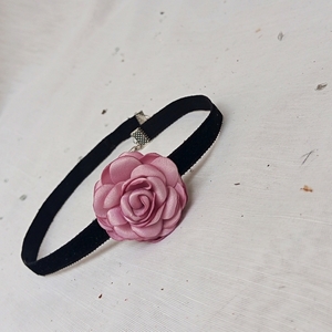 Μαύρο τσόκερ με ροζ λουλούδι - ύφασμα, τριαντάφυλλο, λουλούδι, boho, αγ. βαλεντίνου - 2