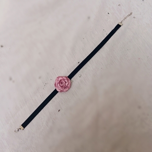 Μαύρο τσόκερ με ροζ λουλούδι - ύφασμα, τριαντάφυλλο, λουλούδι, boho, αγ. βαλεντίνου - 3