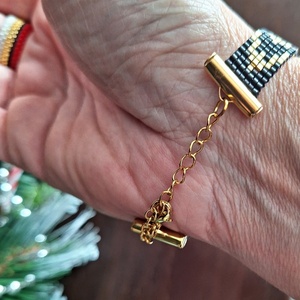 Βραχιόλι από γυάλινες χάντρες Miyuki Delica Christmas με χρυσή ατσάλινη αλυσίδα - γυαλί, νονά, miyuki delica, κοσμήματα, δασκάλα - 4