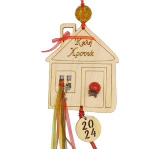 Γούρι 2024 - Ξύλινο κρεμαστό γούρι σπιτάκι με κόκκινη φούντα, ρόδι και κλειδάκι. - ξύλο, σπίτι, μέταλλο, χριστουγεννιάτικα δώρα, γούρια - 3