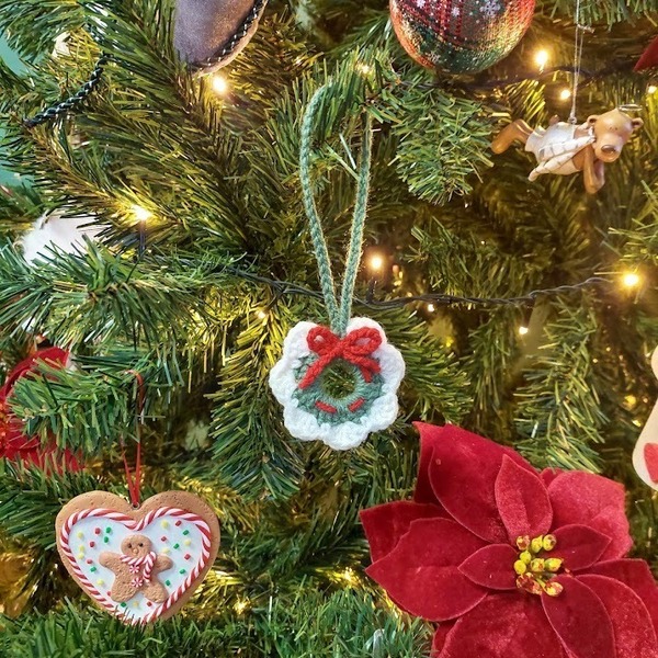Χειροποίητο στολίδι για το δέντρο, σε σχέδιο στεφάνι - νήμα, στεφάνια, χριστουγεννιάτικα δώρα, στολίδια - 2