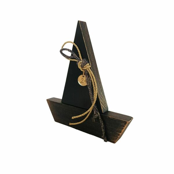 Ξύλινο καραβάκι μαύρο με χρυσό plexiglass γούρι 19*19*2εκ. - ξύλο, καραβάκι, plexi glass, γούρια