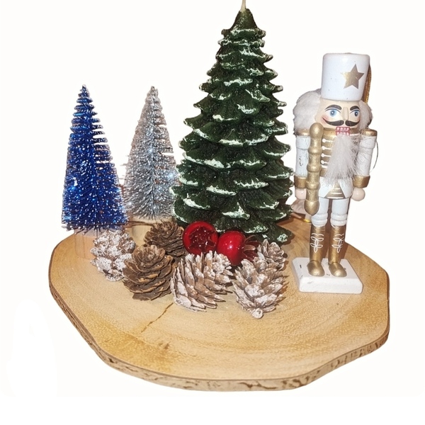 Χριστουγεννιάτικη διακοσμητική σύνθεση σε λεπτό κορμό - ξύλο, κερί, δέντρο
