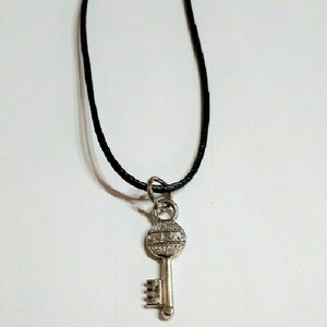 Cord necklace μαύρο με κλειδί, 28εκ. - ορείχαλκος, κλειδί, κοντά, boho, δώρα για γυναίκες - 3