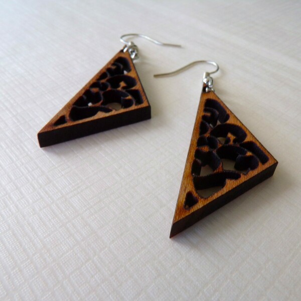 "Τρίγωνα Σκουλαρίκια Ελιάς: Μικρά Κοσμήματα με Εσωτερικό Σκλάσιμο για Φυσική Κομψότητα" - ξύλο, μικρά, boho, γάντζος - 3