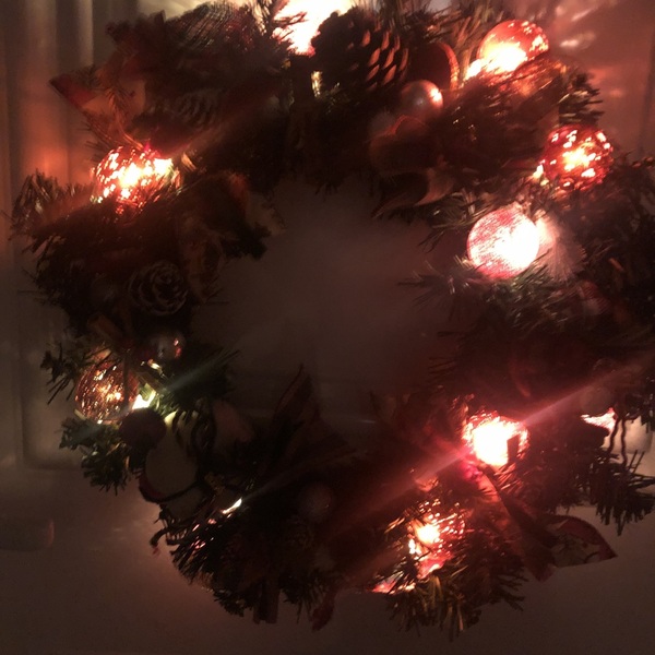 Χριστουγεννιάτικο στεφάνι με φωτάκια - ύφασμα, στεφάνια, διακοσμητικά, κουκουνάρι - 5