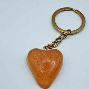 Χειροποίητη καρδιά μπρελόκ σε εκπληκτικό πορτοκαλί χρώμα με χρυσόσκονη από υγρό γυαλί 3,50cm x 3cm - καρδιά, ρητίνη, ζευγάρια - 5