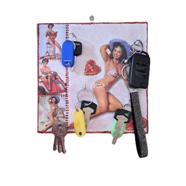 Κλειδοθηκη κρεμαστή ξύλινη 'pin up girls' διάστασης 20Χ20 εκατ - κλειδί - 5