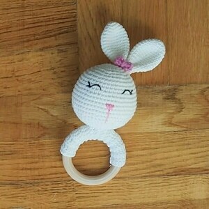 Πλεκτή κουδουνίστρα κουνελάκι - amigurumi, για παιδιά, κουδουνίστρα, δώρο για βάφτιση, δώρο γέννησης - 2