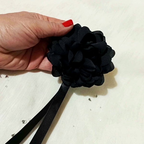 Τσόκερ με μεγάλο μαύρο λουλούδι από οργάντζα - ύφασμα, λουλούδι, boho, δώρα επετείου, αγ. βαλεντίνου - 5