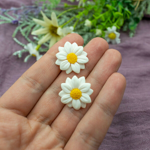 Σκουλαρίκια άσπρες μαργαρίτες από πολυμερικό πηλό - πηλός, λουλούδι, μικρά, ατσάλι - 3