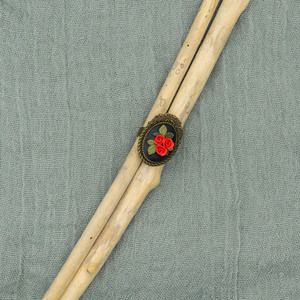 Οβάλ δαχτυλίδι με μαύρη βάση και κόκκινα τριαντάφυλλα από πολυμερικό πηλό - πηλός, φύλλο, λουλούδι, boho, αυξομειούμενα - 2