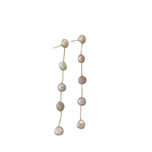Pearl drop earrings/ Κρεμαστά σκουλαρίκια με πέρλες μπορούν να φορεθούν τόσο σε μια επίσημη περίσταση όσο και ως νυφικό κόσμημα. - ορείχαλκος, καρφωτά, boho, πέρλες, νυφικά