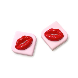Kisses - Σκουλαρίκια από πηλό με κόκκινα μεταλλικά φιλάκια - πηλός, ατσάλι, κοσμήματα, αγ. βαλεντίνου