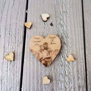 Ξύλινο μαγνητάκι καρδιά με χάραξη φωτογραφίας 5 εκατοστά - αναμνηστικά, δώρα αγίου βαλεντίνου, μαγνητάκια - 2