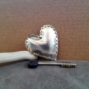 Μπρελόκ/Αξεσουάρ Τσάντας Χρυσή Μεταλιζέ Καρδιά, 11 εκ - δέρμα, καρδιά, αυτοκινήτου, σπιτιού - 2