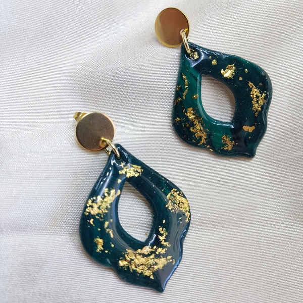 Καρφωτά σκουλαρίκια πολυμερικού πηλού με φύλλα χρυσού πράσινα - γυαλί, πηλός, καρφωτά, ατσάλι, μεγάλα - 2