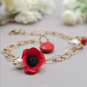 Χειροποίητο βραχιόλι αλυσίδα με παπαρούνα, μαργαριτάρι και ημιπολίτιμες πέτρες | ατσάλι πολυμερικός πηλός λουλούδια floral ανοιξιάτικο μοναδικό επιχρυσωμένο κόκκινο μαύρο - ημιπολύτιμες πέτρες, λουλούδι, ατσάλι, χεριού