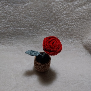 Πλεκτό γλαστράκι με κόκκινο τριαντάφυλλο 14cm - μαλλί, τριαντάφυλλο, διακοσμητικά - 2