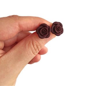 Καρφωτά σκουλαρίκια σκούρα τριαντάφυλλα - πηλός, λουλούδι, μικρά, ατσάλι - 4