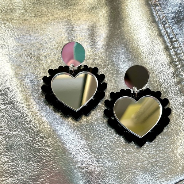 Σκουλαρίκια από plexiglass, καρδιές, μαύρο με ασημί καθρέφτη - μακριά, plexi glass, μεγάλα - 5