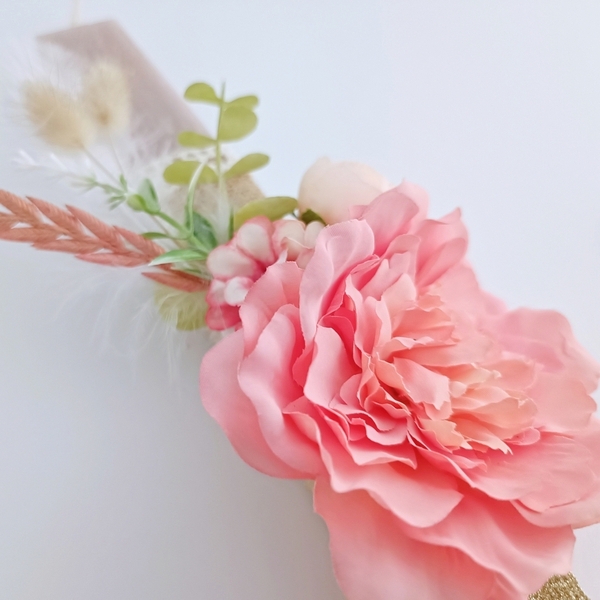 Αρωματική καφέ λαμπάδα 30εκ με σομόν και κοραλλί τεχνητά λουλούδια, ανοιξιάτικη Πασχαλινή λαμπάδα για κορίτσι, δώρο Πάσχα βαπτιστήρα - κορίτσι, λουλούδια, λαμπάδες, για εφήβους - 2