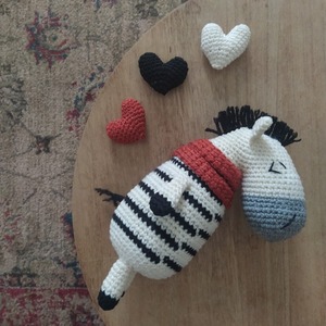 Χειροποίητο πλεκτό ζωάκι Zelda the Zebra 27εκ φτιαγμένο με νήμα anti pilling (amigurumi) - δώρο, δωμάτιο παιδιών, πλεκτό ζωακι, δώρο γεννεθλίων - 3