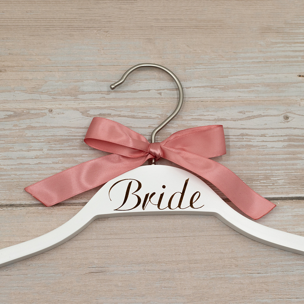 Κρεμάστρα γάμου Bride με ροζ φιόγκο, λευκή ξύλινη - 3