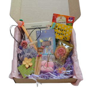 Ανοιξιάτικο κουτί διαστάσεων 20 x 20 cm με 8 διαφορετικά προϊόντα - πασχαλινά δώρα, σετ δώρου