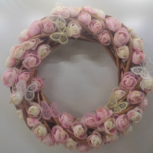 Στεφάνι μπαμπού 30εκΧ 30εκ με υφασμάτινα ρόζ -άσπρα τριαντάφυλλα και άσπρες- ρόζ πεταλούδες - στεφάνια