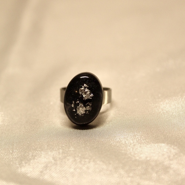 Μαύρο δαχτυλίδι από υγρό γυαλί . - γυαλί, γεωμετρικά σχέδια, αυξομειούμενα, φθηνά