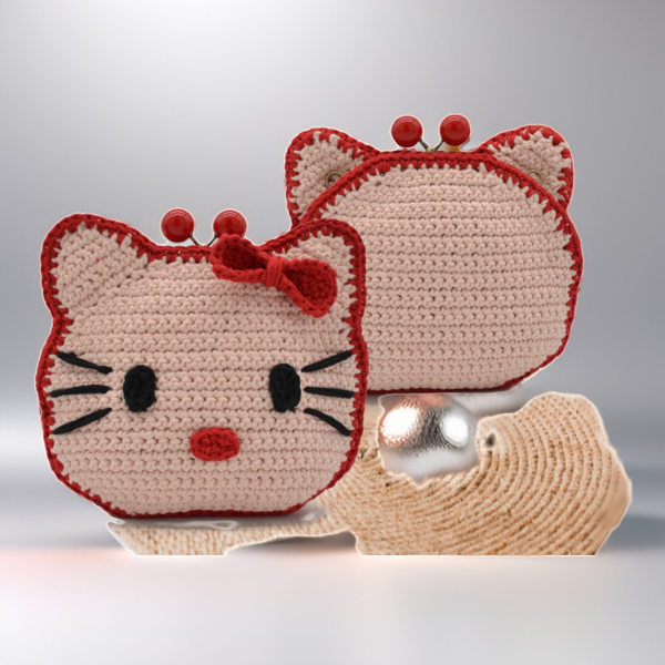 Χειροποίητο πλεκτο τσαντάκι Hello Kitty σε μεταλλικό frame με δερμάτινο λουράκι - νήμα, clutch, χιαστί, πλεκτές τσάντες, μικρές - 3