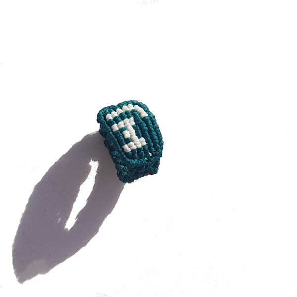 Προσωποποιημένο Χειροποίητο μακραμέ δαχτυλίδι με αρχικά (ονοματεπώνυμο) ή μονόγραμμα. Σταθερού μεγέθους - κορδόνια, χειροποίητα, personalised, σταθερά