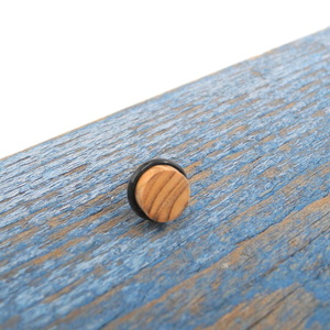 Σκουλαρίκι ανδρικό αυτιού χειροποίητο μοναδικό απο ξύλο ελιάς_028 , Ø 0,9 εκ. - ξύλο, minimal, καρφωτά - 2