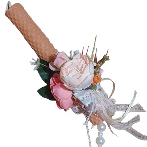 Λαμπάδα από φυσική κηρηθρα σε βερικοκι χρωμα με λουλούδια κ περλες - κορίτσι, λουλούδια, λαμπάδες