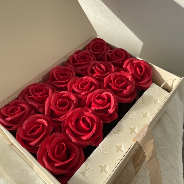 Λαμπάδα LV / COCO σε κουτί Forever Rose - κορίτσι, λουλούδια, λαμπάδες, για ενήλικες, για εφήβους