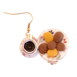 Σκουλαρίκια πορσελάνινο σετ φλυτζάνι καφέ και πιάτο με donut λουκουμά / μεσαία / μεταλλικά / Twice Treasured - πηλός, κρεμαστά, γλυκά, γάντζος - 2