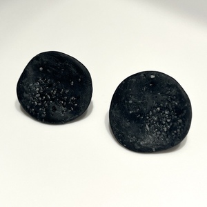Athemis Black Circles Χειροποίητα Καρφωτά Σκουλαρίκια Πολυμερικού Πηλού Μαύρο με Αλάτι - πηλός, ατσάλι - 2
