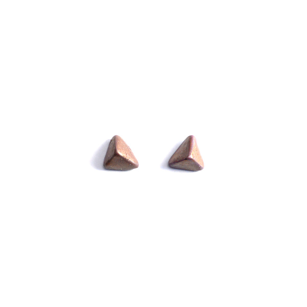 Κουμπωτά σκουλαρίκια 'πυραμίδες' από πηλό - πηλός, minimal, ατσάλι