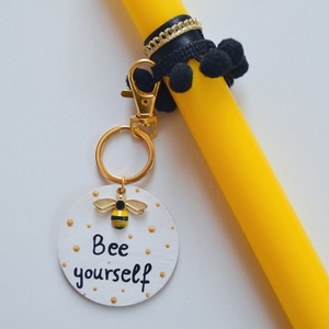 Πασχαλινή λαμπάδα με στρογγυλό κίτρινο κερί ύψους 25 εκ. στολισμένη με ένα μπρελόκ - μέλισσα που γράφει "Bee yourself" - λαμπάδες, για εφήβους - 5