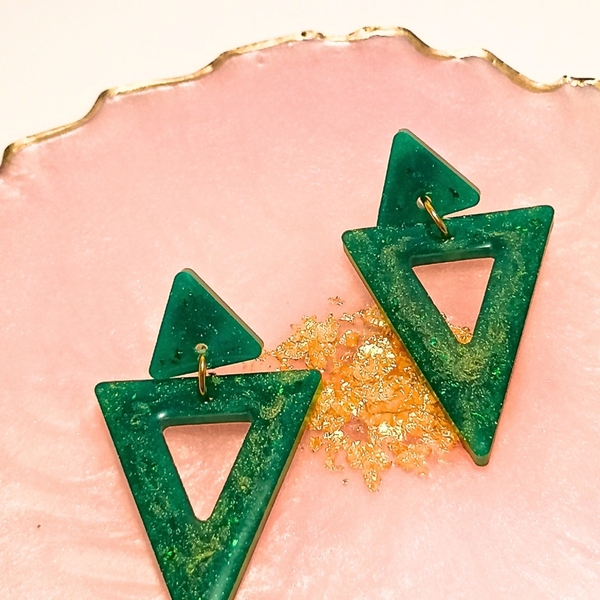 Γεωμετρικά ιριδίζον πράσινα σκουλαρίκια από υγρό γυαλί. - γυαλί, μακριά, ατσάλι, φθηνά - 3