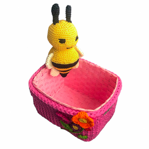 Ροζ πλεκτό καλάθι «πλέκτη μελισσούλα». Διαστάσεις : Καλάθι: 19*15 εκ. - Μελισσούλα: 20*11 εκ. - κορίτσι, για παιδιά, ζωάκια - 3